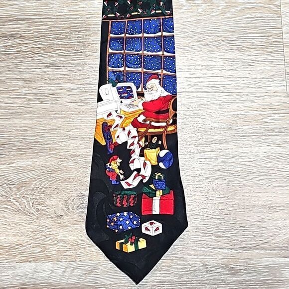 Santa 👔  - Picture 1 of 5